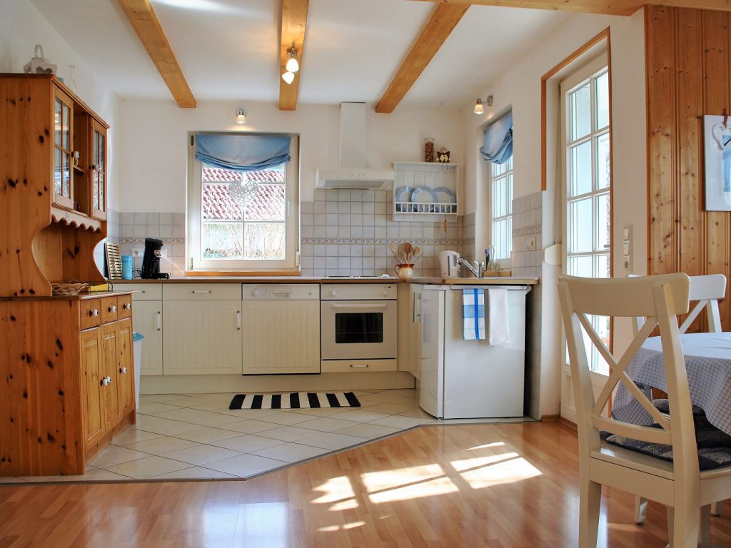 Landhaus-Küche in der Ferienwohnung Allgäu - Bodensee