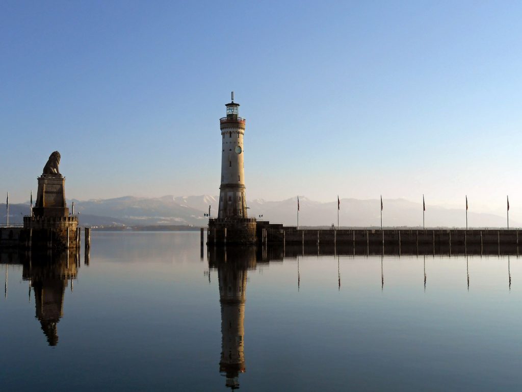Hafeneinfahrt Lindau im Bodensee mit Löwe und Leuchtturm